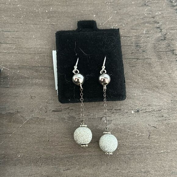 NWT Silver Drop Earrings - Picture 1 of 2